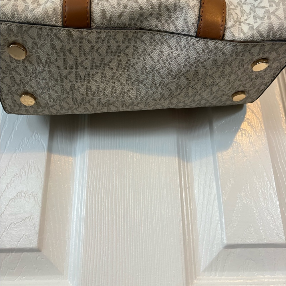 Michael Kors Beige/White Signature Satchel with Brown Trim - Picture 4 of 7